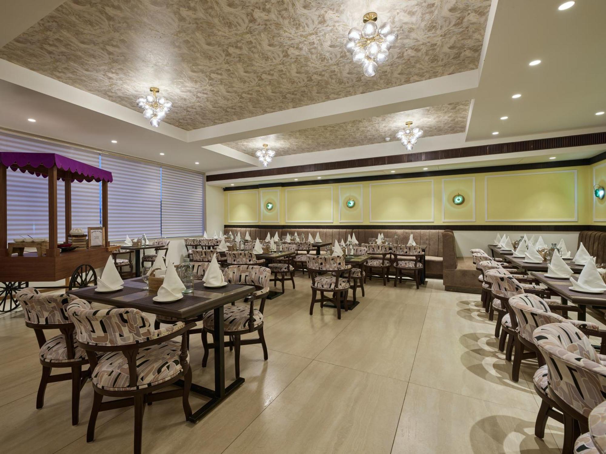 Regenta Place Gwalior Exterior foto