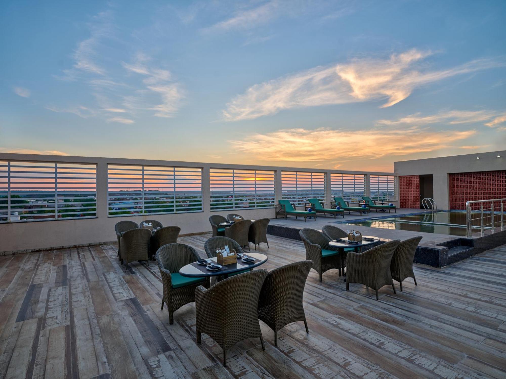 Regenta Place Gwalior Exterior foto
